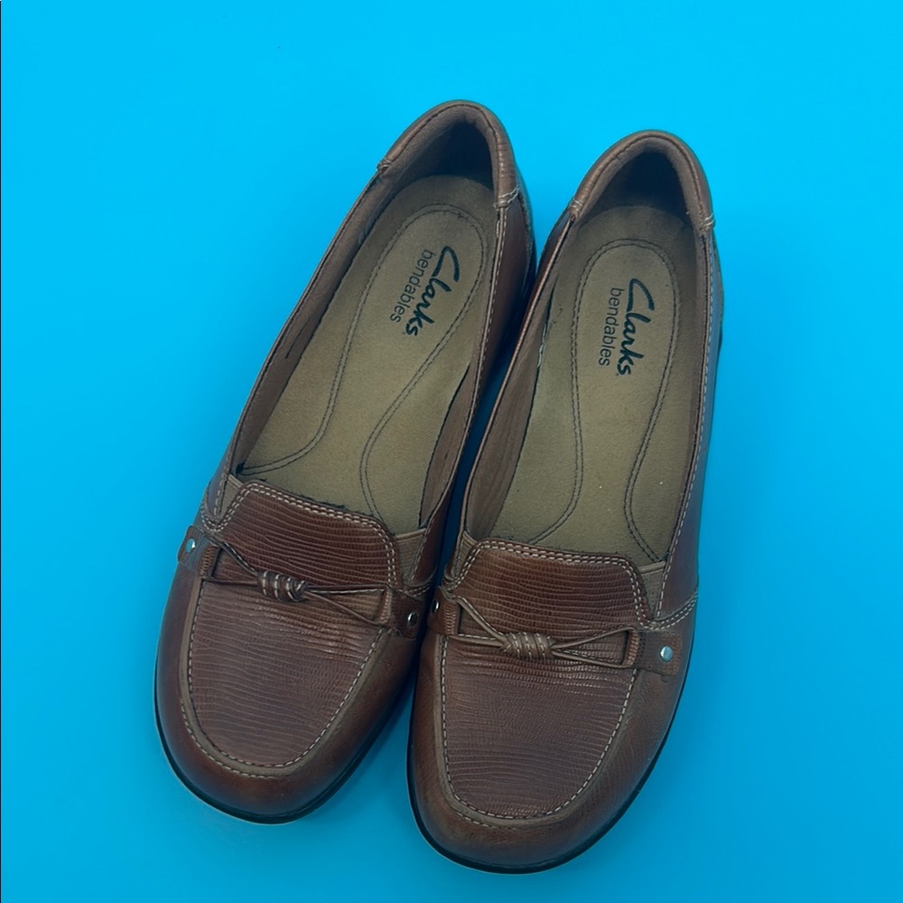 Clarks Women's Tan Leather Loafers